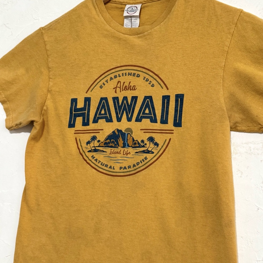 3/$20 Vintage Hawaii Aloha Graphic T-Shirt Mustard Yellow Small Island Life Tee - Picture 3 of 8